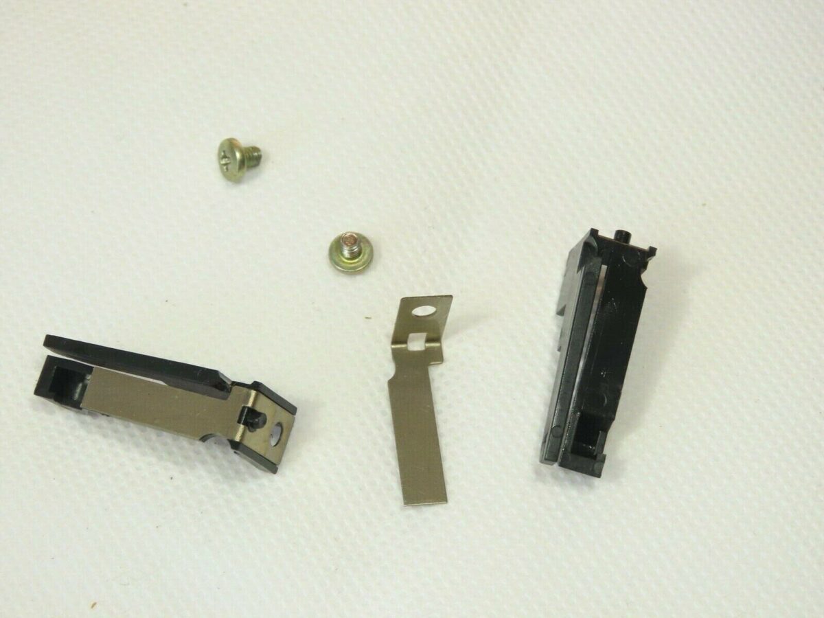 > DUAL C824 < Pair of Cassette Guide Left & Right Tape Deck Part 270 514 /A18 - Image 4