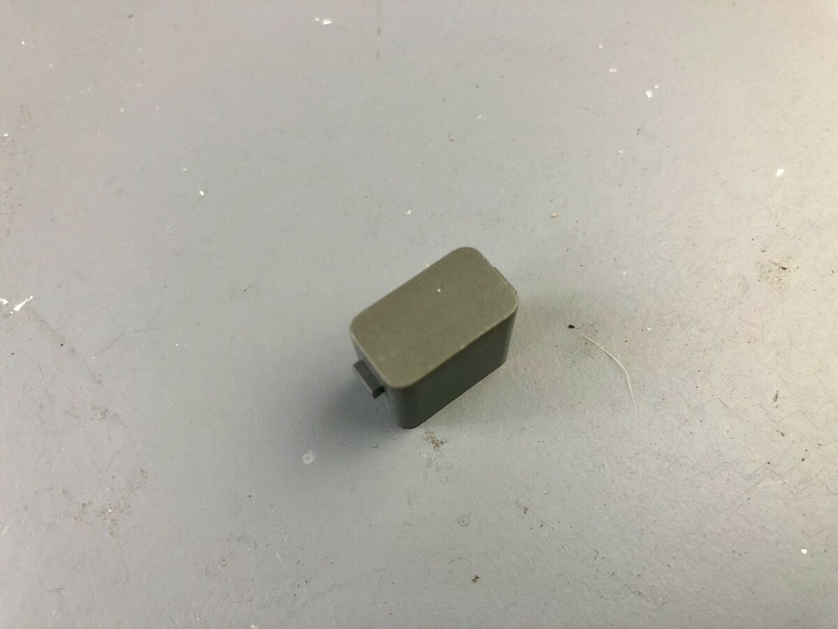 > REVOX B225 < Switch Button in Grey Compact Disc CD Parts /RD77