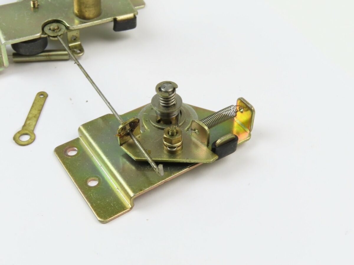 *AKAI GX-650D* Tension Arm Base & Dumper LH Reel to Reel Part /AK667 - Image 4