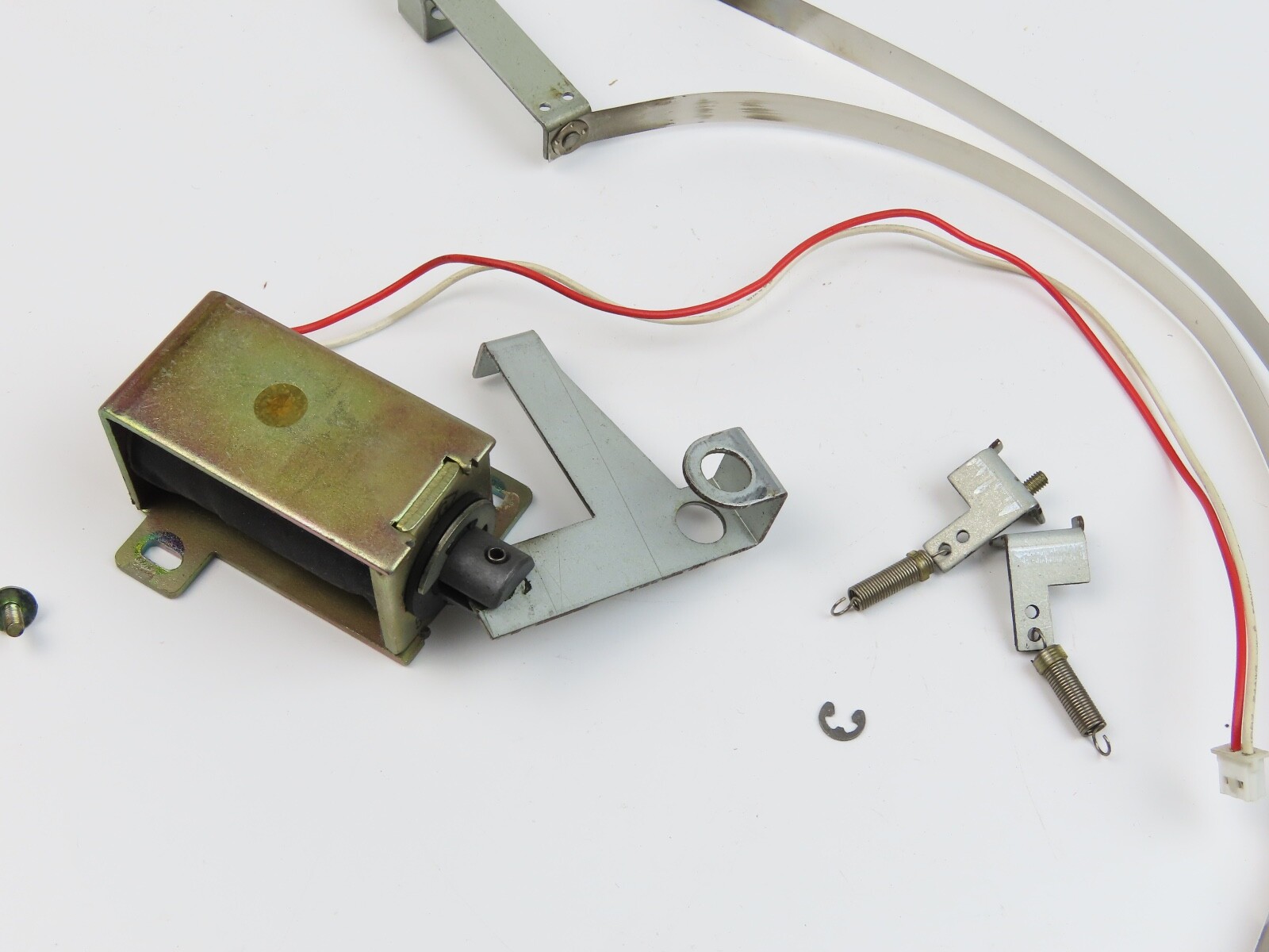 *Tascam TSR8* Break Band LH & RH + Break Solenoid Reel to Reel Part /Ts107 - Image 4