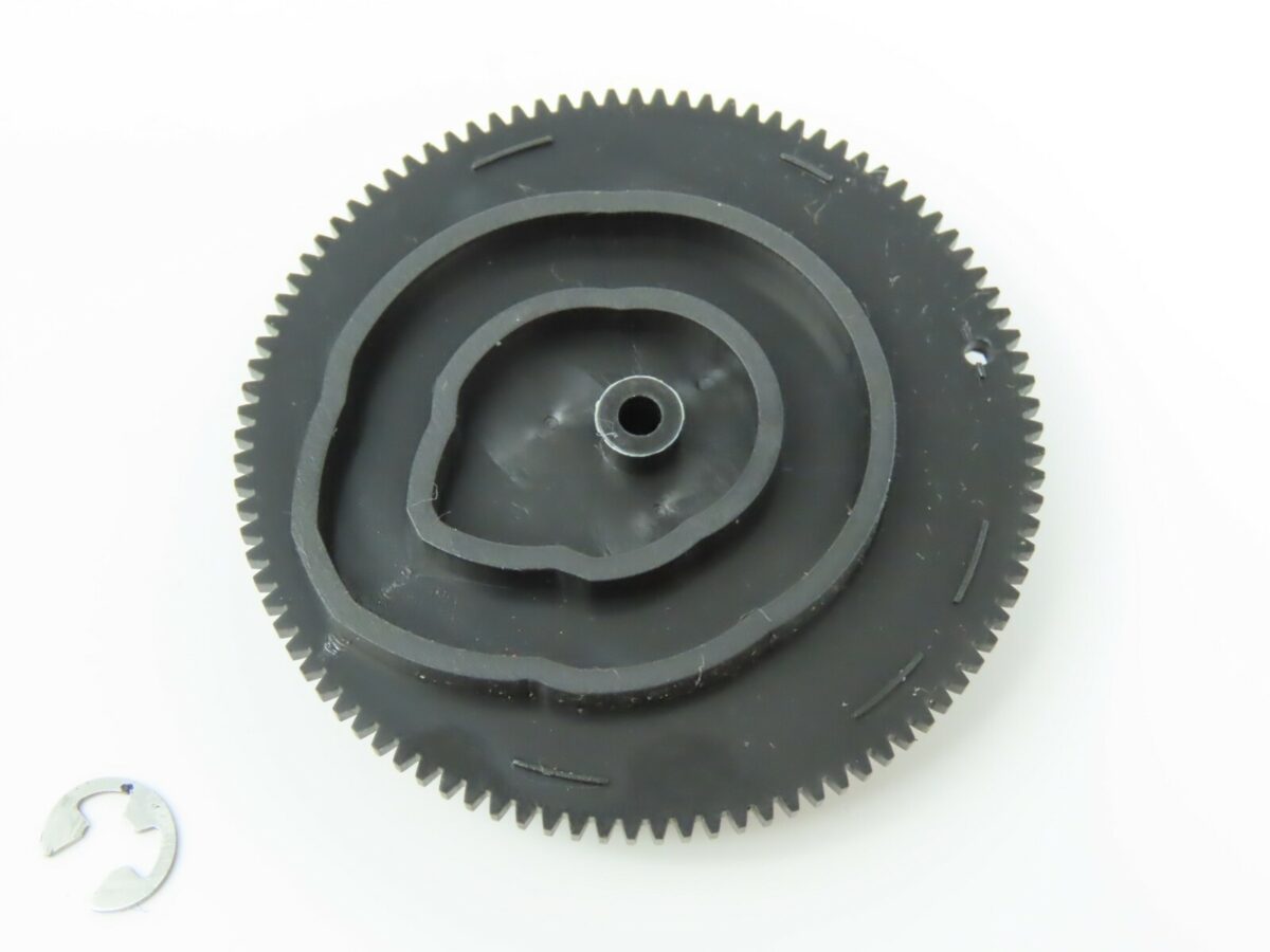 > TASCAM 234 < Plastic Gear Tape Deck Part /B209 - Image 4