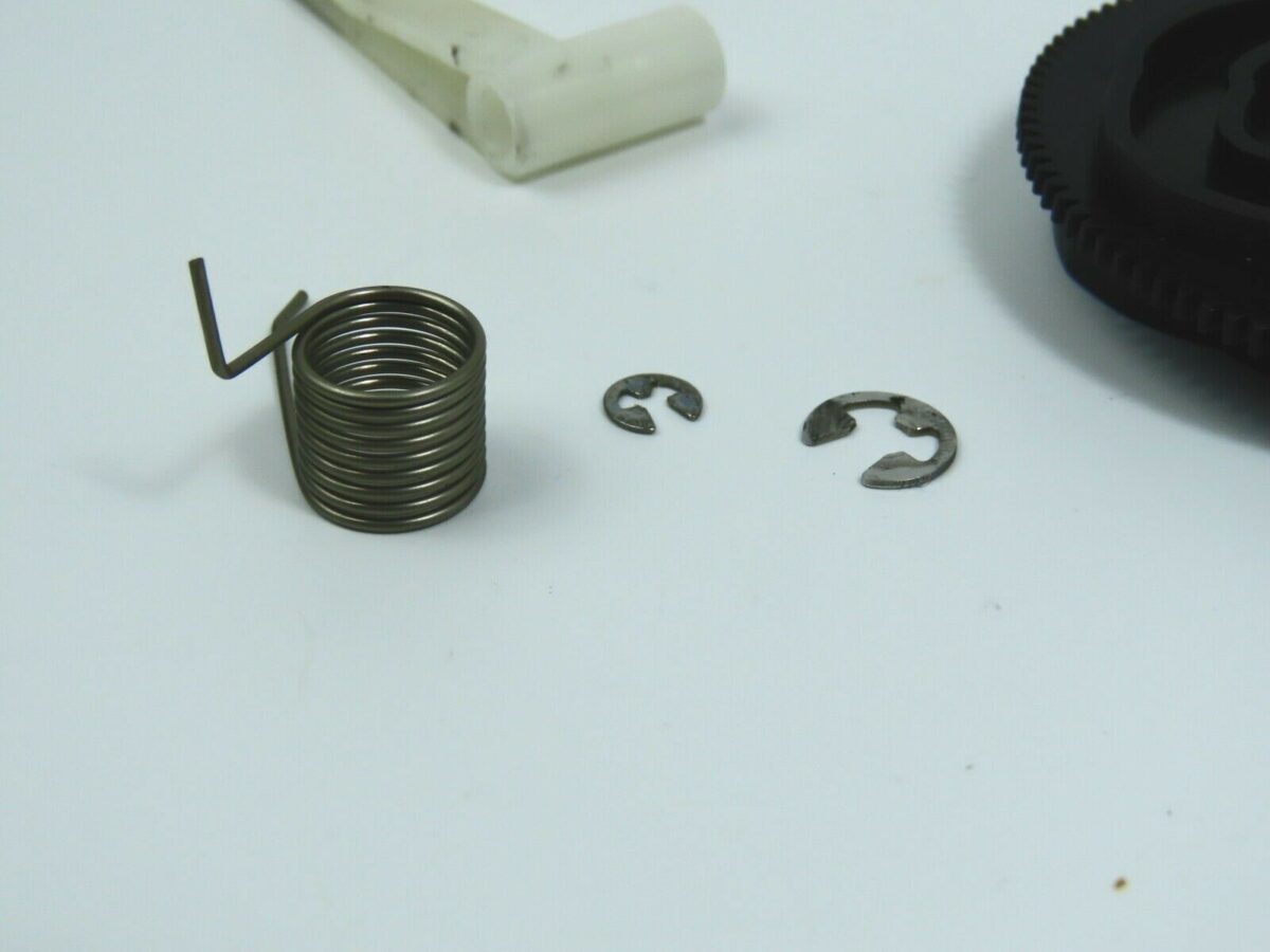 > TASCAM 234 < Plastic Gear Tape Deck Part /B209 - Image 5