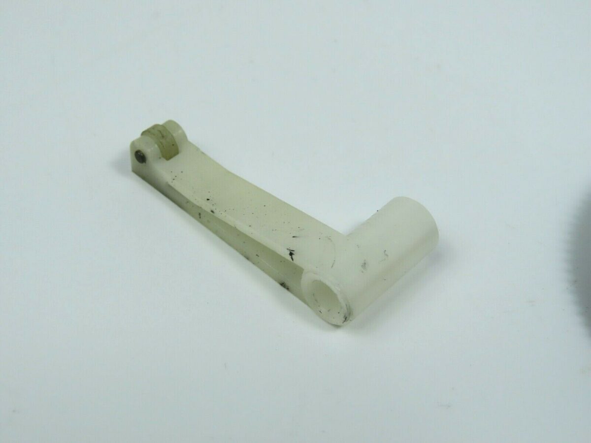 > TASCAM 234 < Plastic Gear Tape Deck Part /B209 - Image 6