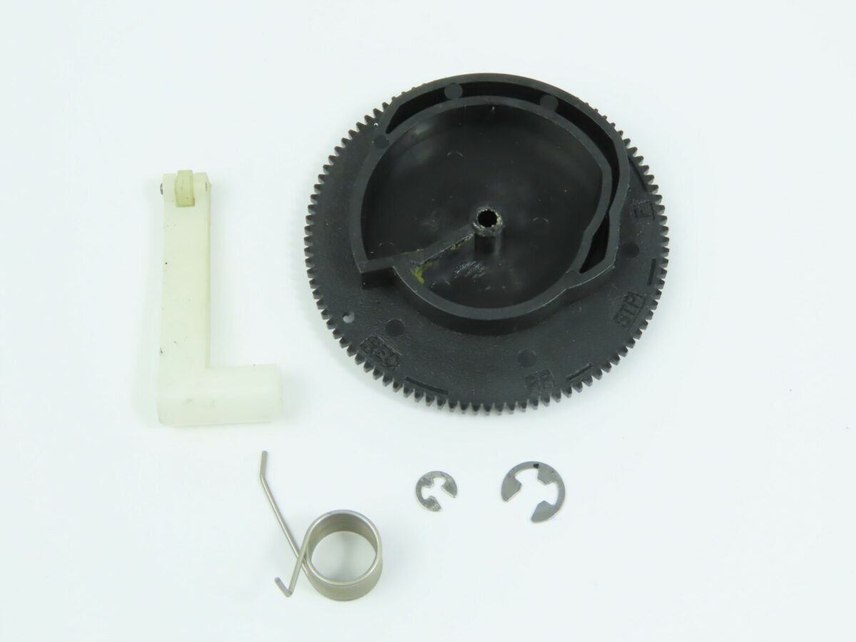 > TASCAM 234 < Plastic Gear Tape Deck Part /B209