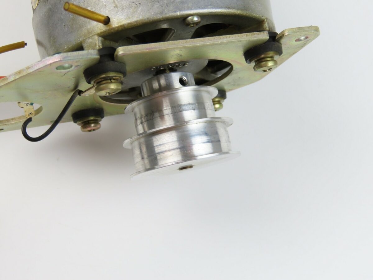Teac A-3300 - Capstan Motor EM282 with Pulley /T655 - Image 4