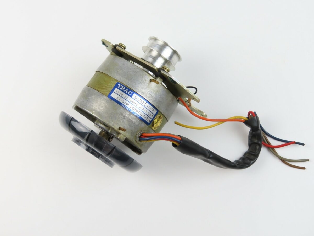 Teac A-3300 - Capstan Motor EM282 with Pulley /T655