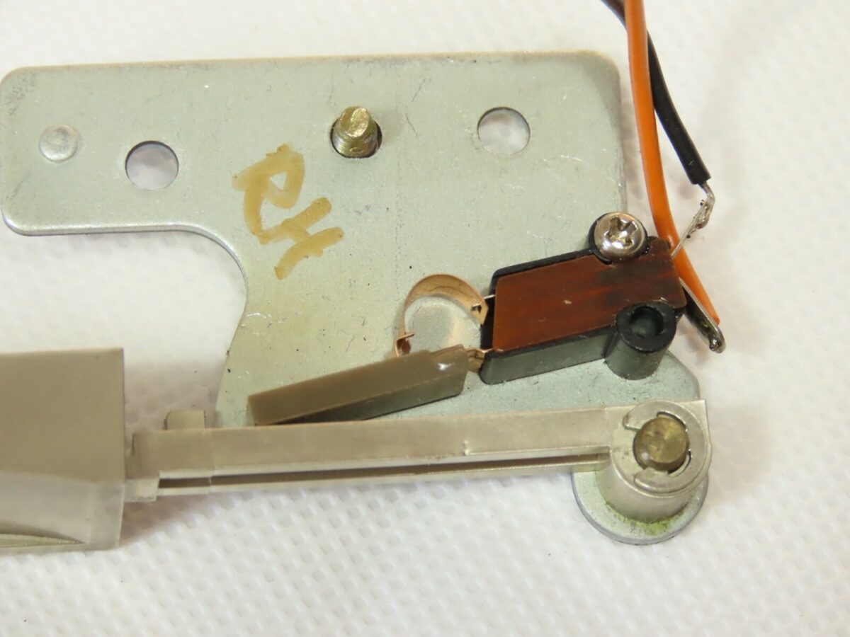 > DUAL C824 < Right Stop Key with Microswitch Tape Deck Part 270 169 /A17 - Image 4