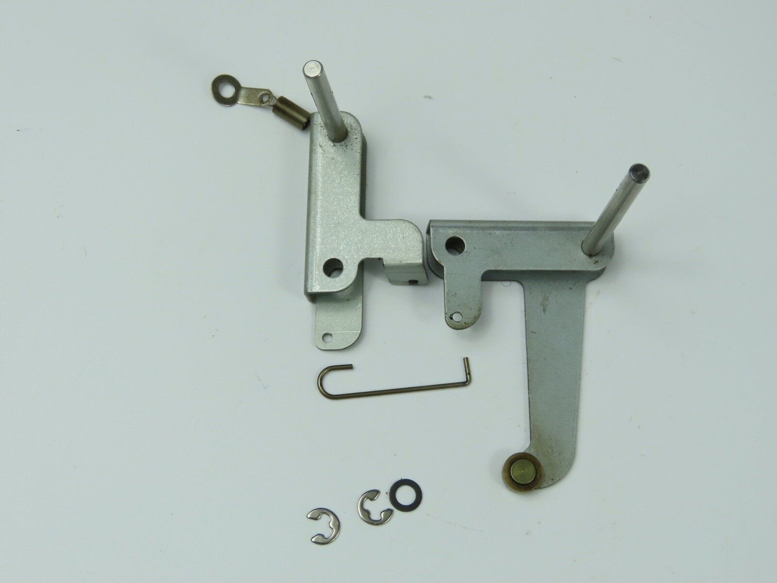 > FOSTEX R8 < Lifter Arm Assy A & B Reel to Reel Part /Fx108/334 - Image 3