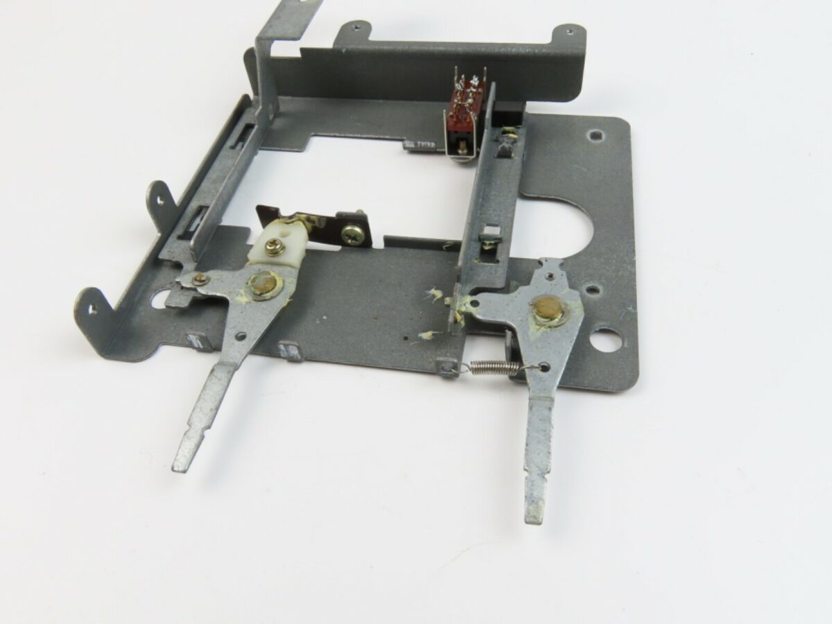 *Optonica RT-3838* Switches Bracket Tape Deck Part /E150 - Image 3