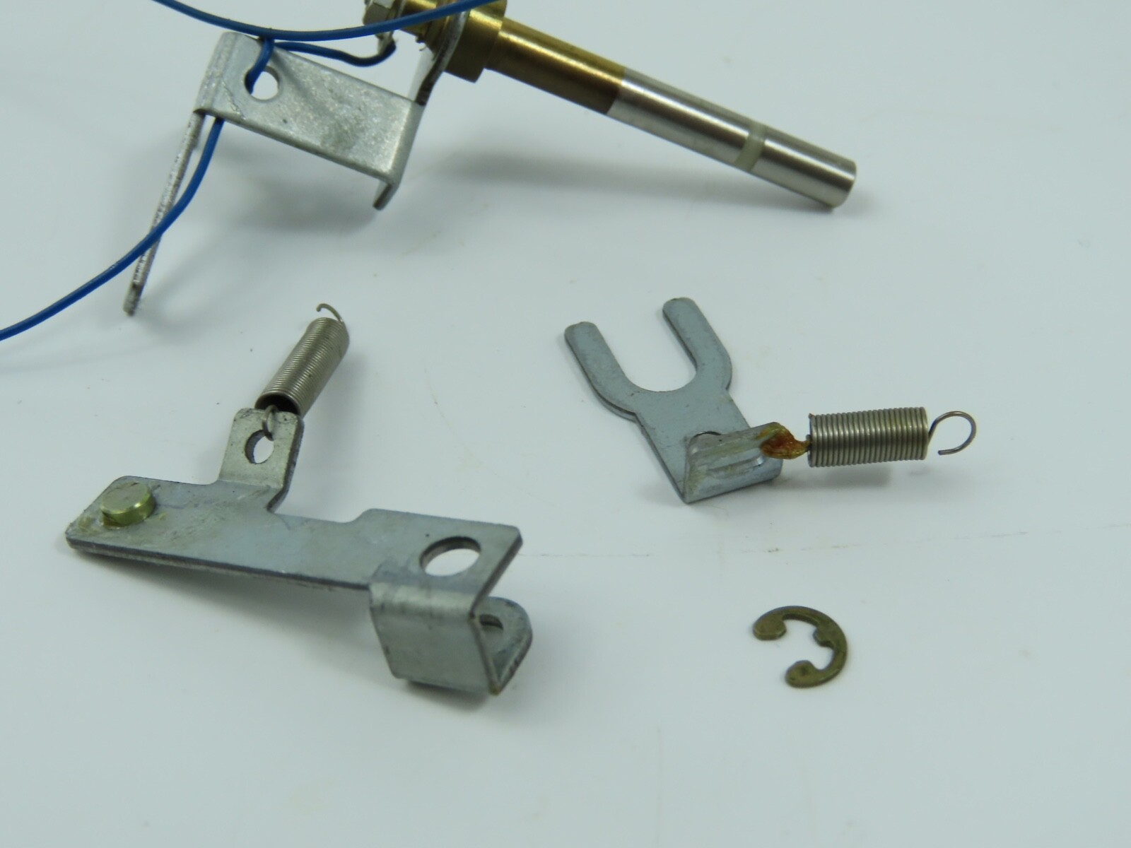 AKAI GX-77 Arm Shifter Block Right Peg Reel to Reel Part /K87 - Image 4