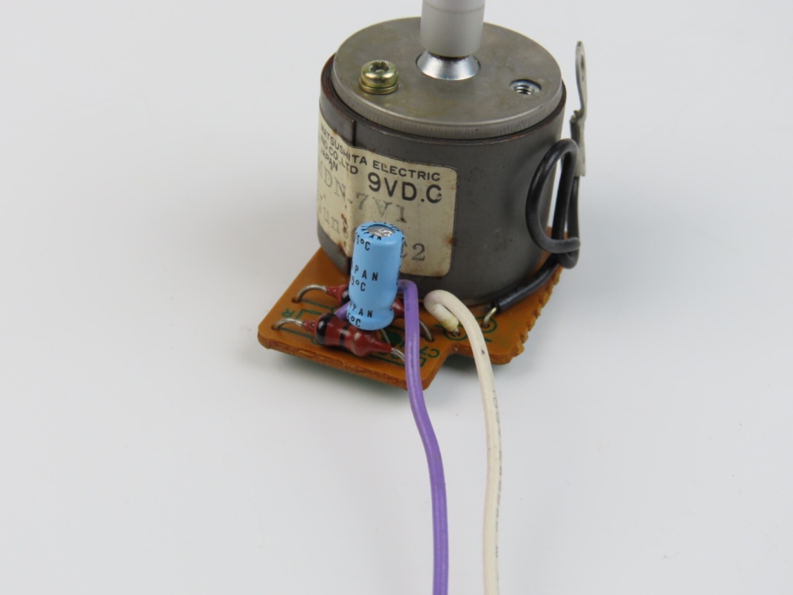 *JVC KD-A33* Capstan Motor MDN-7V1 Tape Deck Part /B629 - Image 4