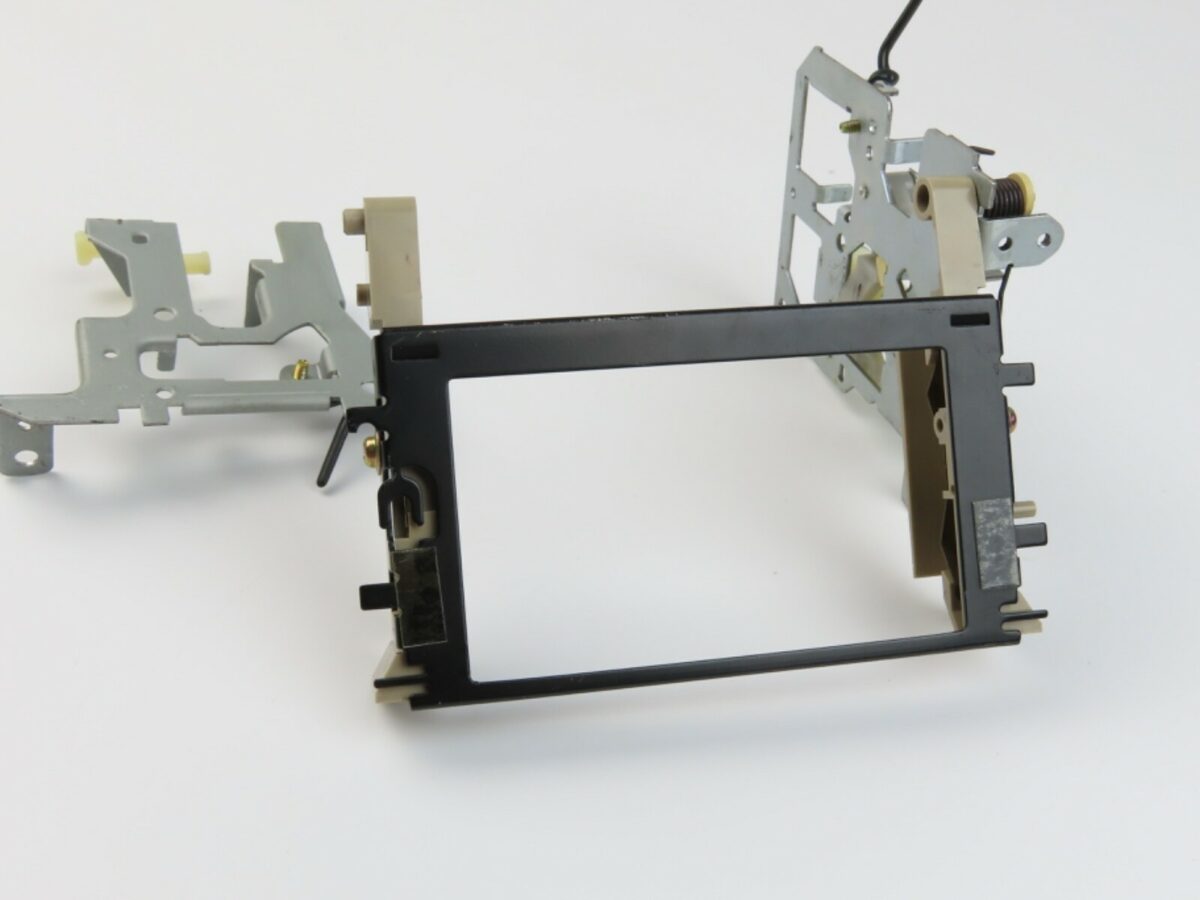 *Pioneer CT-6R* Flap Bracket Opening Mechanism Tape Deck Parts /A708 - Image 3