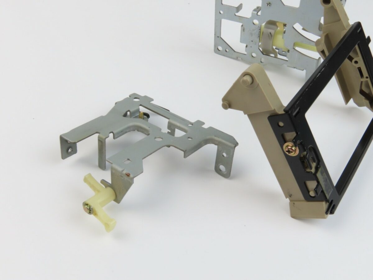 *Pioneer CT-6R* Flap Bracket Opening Mechanism Tape Deck Parts /A708 - Image 4