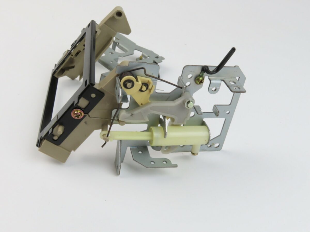 *Pioneer CT-6R* Flap Bracket Opening Mechanism Tape Deck Parts /A708 - Image 5